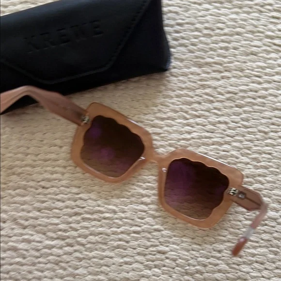 KREWE Elizabeth Scallop Sunglasses - Picture 4 of 6